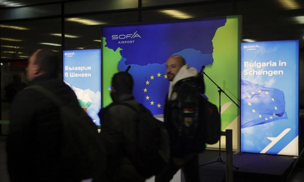Μερική ένταξη Ρουμανίας και Βουλγαρίας στη ζώνη Σένγκεν: Χωρίς έλεγχο διαβατηρίων τα αεροπορικά ταξίδια